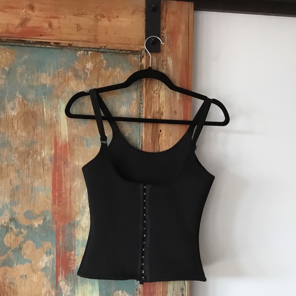 Black body shape corset